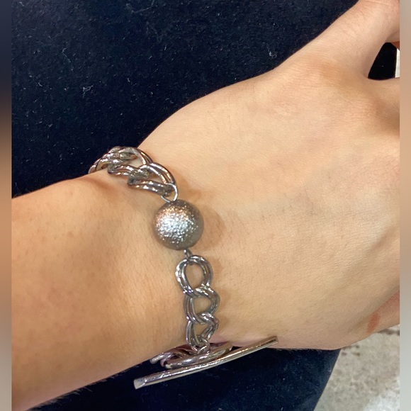 Chunky Curve Link Toggle Bracelet - Picture 6 of 7